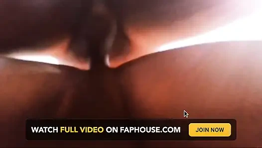 Desi echte stiefmutter will sie rot sein, während ehemann bei der arbeit ist