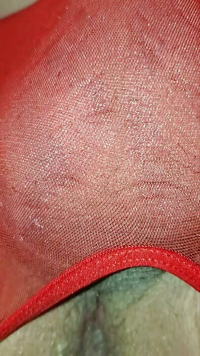 Juego anal con un dildo grande