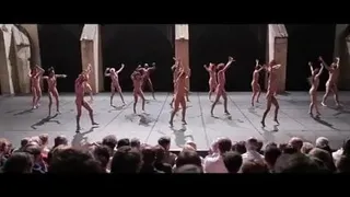 Sztuka tańca nago