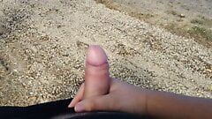 Garoto gordinho asiático se masturbando ao ar livre