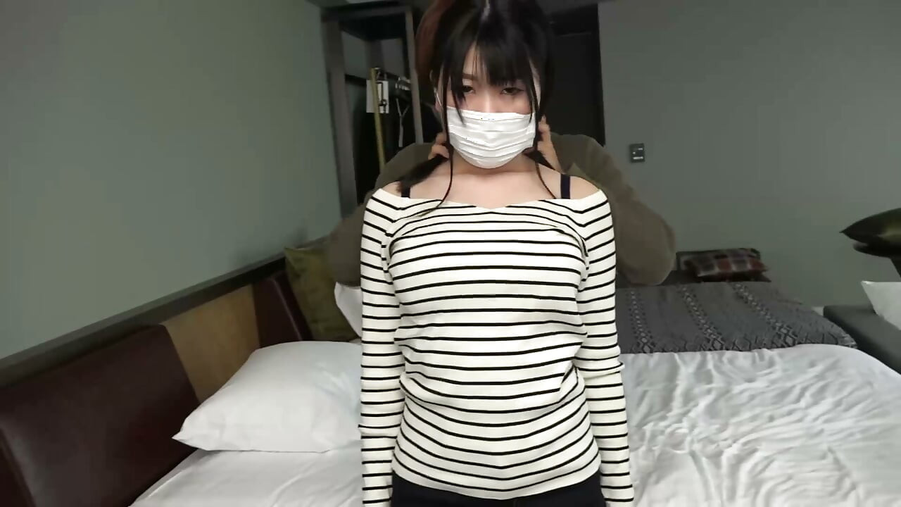 It's a collection featuring a variety of girls from small breasts to large ones. We traveled all over Japan to meet virgins from