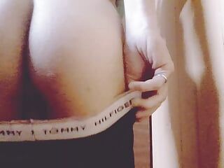 Meine junge webcam-show nackt spielt mit seinem körper Die sonne spiegelt meinen körper im freien