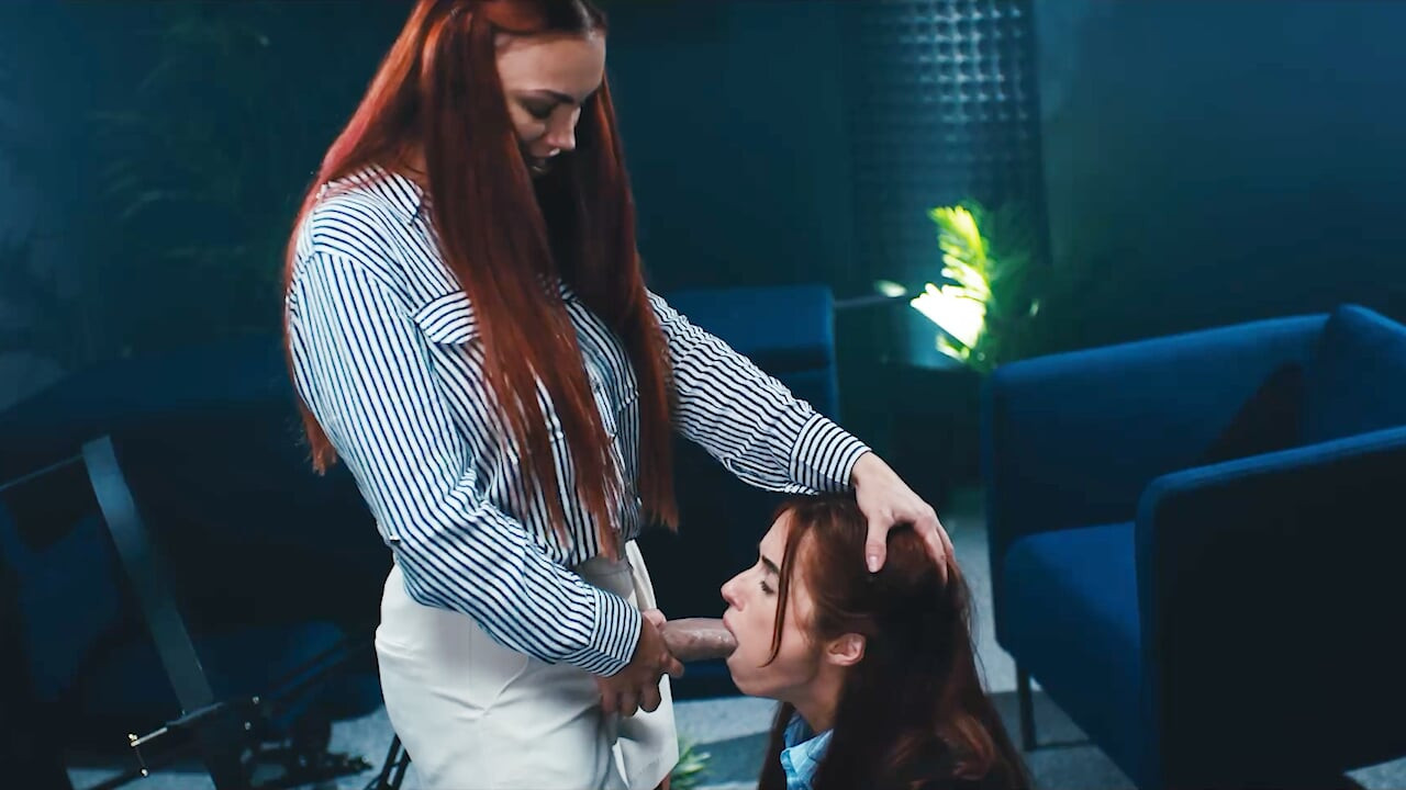 Octokuro yarak yetiştiriyor! Azgın kızıl saçlılar gerçek hayatta futa transeksüel seks yapıyor ve sert sakso çekiyor