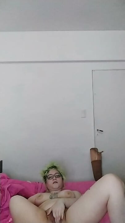 Double amputee masturbates screaming for cock!