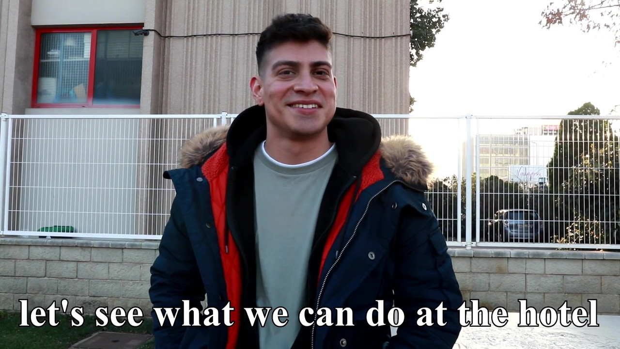 Annie在街上被抓