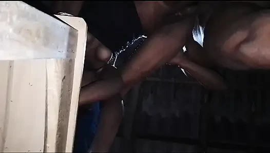 Ev hanımı desi yenge yalıyor