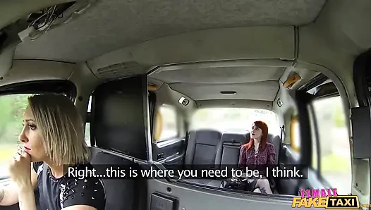 Female fake taxi - sopir taksi lesbian rambut pirang mendominasi cewek rambut merah bertato
