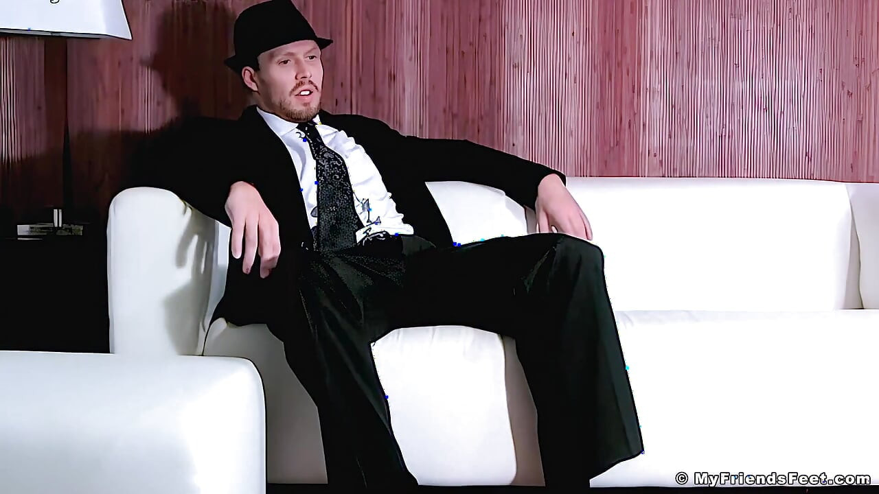 6'3" Brit Cain's Size 14 Feet & Socks Worshiped
