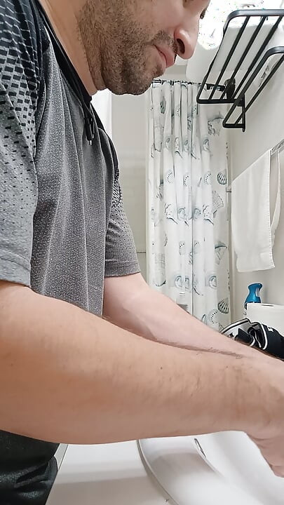 Dildo, jockstrap, dan cincin kontol.