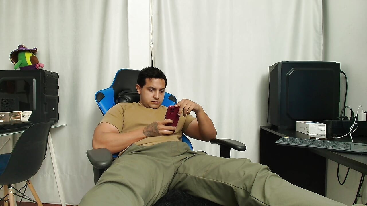 I like to masturbate in the office
