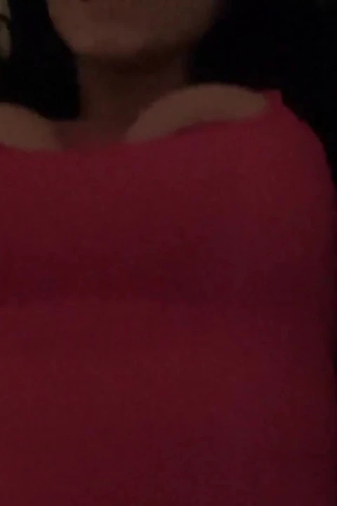 Romi Rain吮吸鸡巴