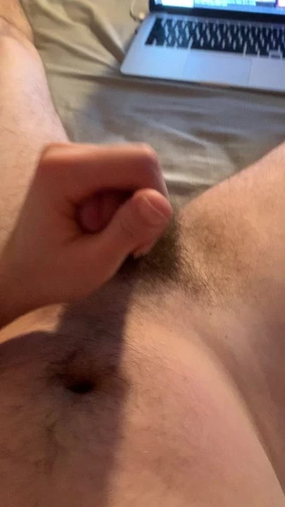 Hung solo cumming