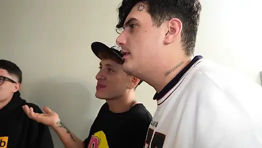 İnek adamlar latin patronlarını dev götle sikiyor ve amını ve yüzünü dölle dolduruyor