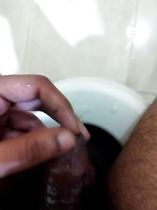 彼女は元彼とセックスしながら、私にバスルームでイってって言いました