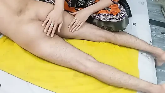 Indischer ehemann, schöne ehefrau, großer schwanz, massage und fingern sahne, abspritzen in ehefrau hand