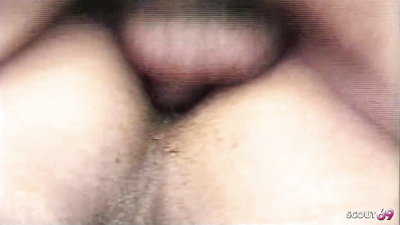 야외에서 세 남자에게 쪼이는 후장 따먹히는 라틴계 여자 Tranny