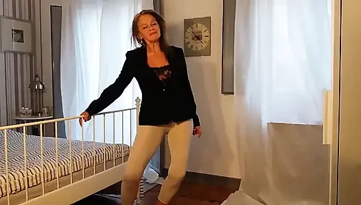 Grandma Is Wearing Tight Leggings!