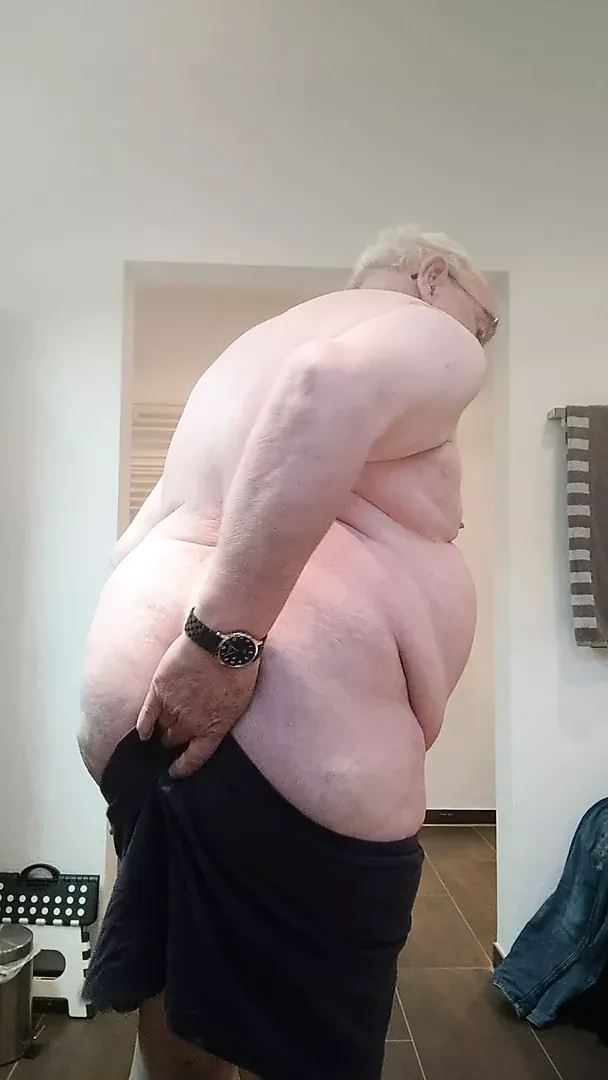 strip and pain to the balls