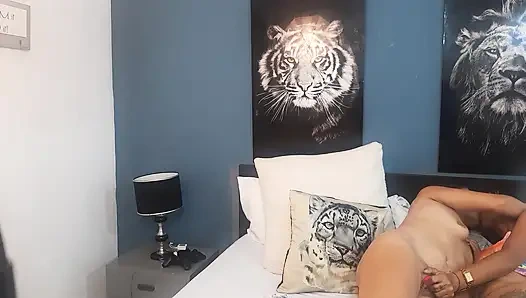 Islak ve kalın amcıklı seksi latin