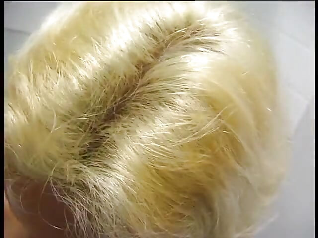 Blonde amateur chick gets fucked from behind