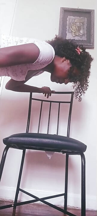 Saphira Noir slides into your DMs