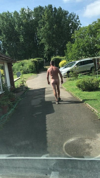 Constructor nudist din Gloucestershire