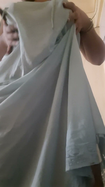 Nevasta indiană cu forme generoase face video call pentru soțul ei partea 2 | Clip 2