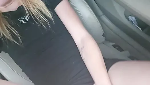 Süße blonde dildo fickt ihre muschi, während ihr Über-fahrer zuschauen muss