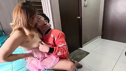 Трах с доставщиком еды (часть 2)