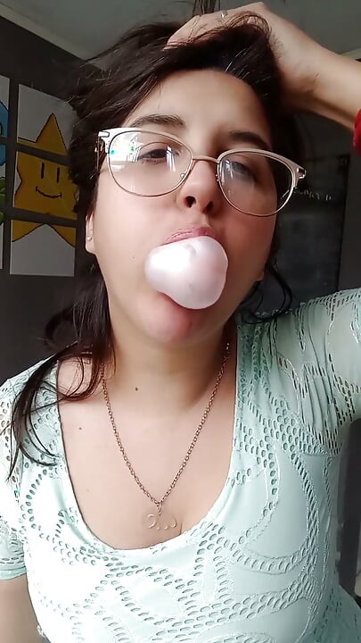 Bubblegum Close up Chew & Blow - Bunny Looner