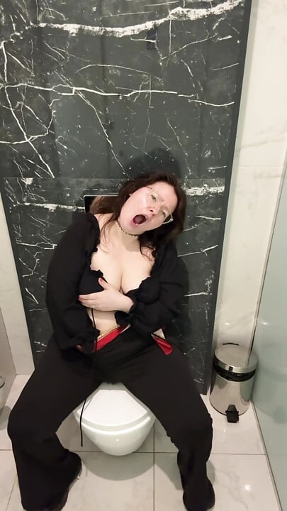 Baño público la masturbación