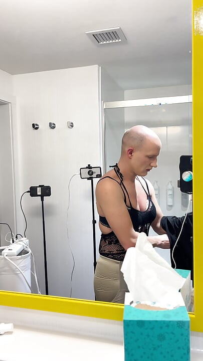 Man tot blonde schoonheid vrouwelijke make-over transformatie