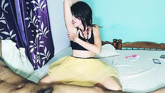 Pelacur sange ini lagi asik dipuasin sama pria antar ras