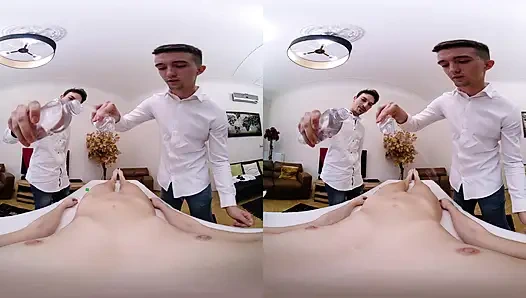 Эротический массаж приводит к тройничку МЖМ - VR видео