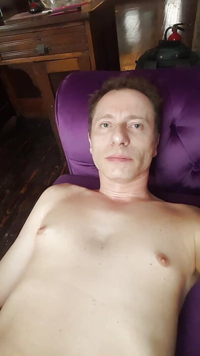 Big dick Adam films himself jerking off on the couch