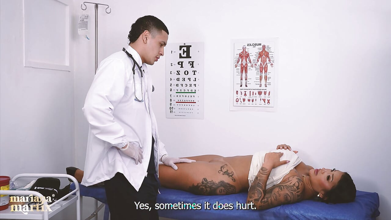 A mi consulta con el médico me termina follando por la gran polla del médico - Mariana Martix & Max Betancur