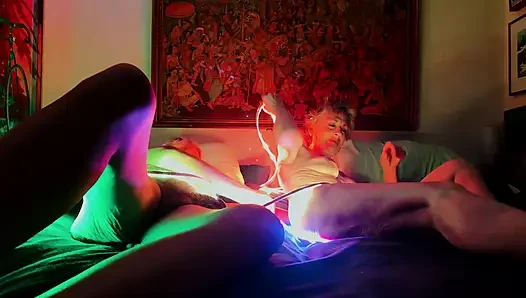 Zwei Lichtexperimente – eine mit Aufheller, das andere mit einem LED-Streifen