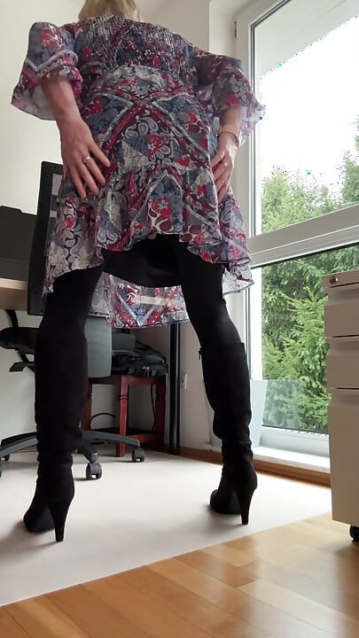 파란색 드레스, 플러그, 가랑이 없는 스타킹, 하이힐