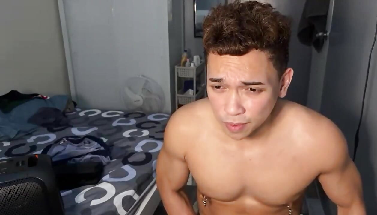 Filipino Twink Dances Naked in His Bedroom