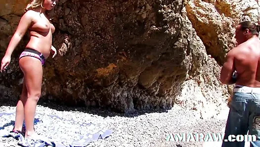 Tombul sarışın Nicole Pearl anal seksten sonra döl yutuyor