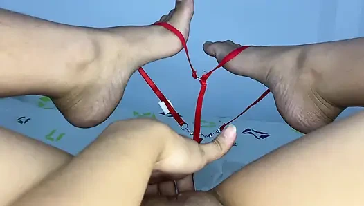 KÖSTLICHE STIEFMUTTER MASTURBIERT UND SCHICKT MIR EROTISCHES VIDEO