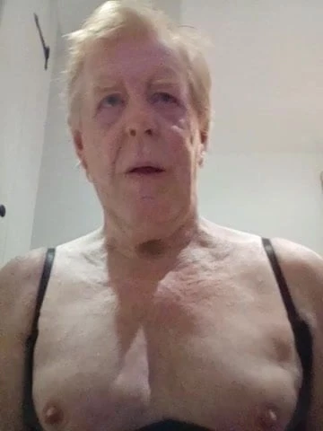 穿着胸罩的cd手淫