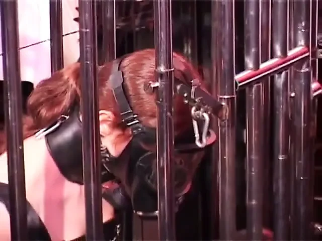 Couple of strict female dominatrixes are doing their slavegirl in the cell