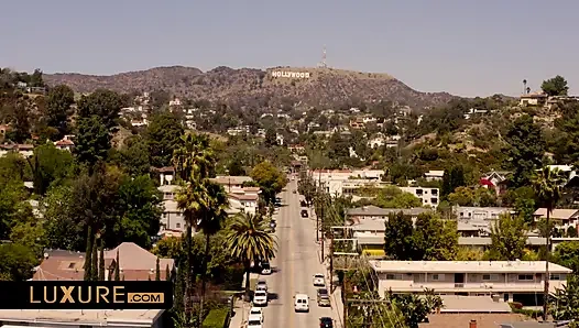 Die geschäftsfrau mit mehreren bedürfnissen