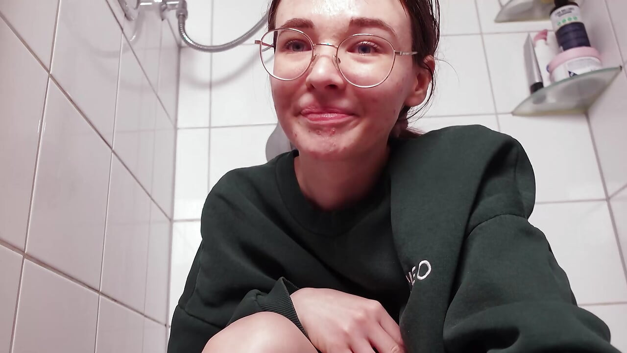 Fetish compilation! Skinny Girl feet and pissing fetisch