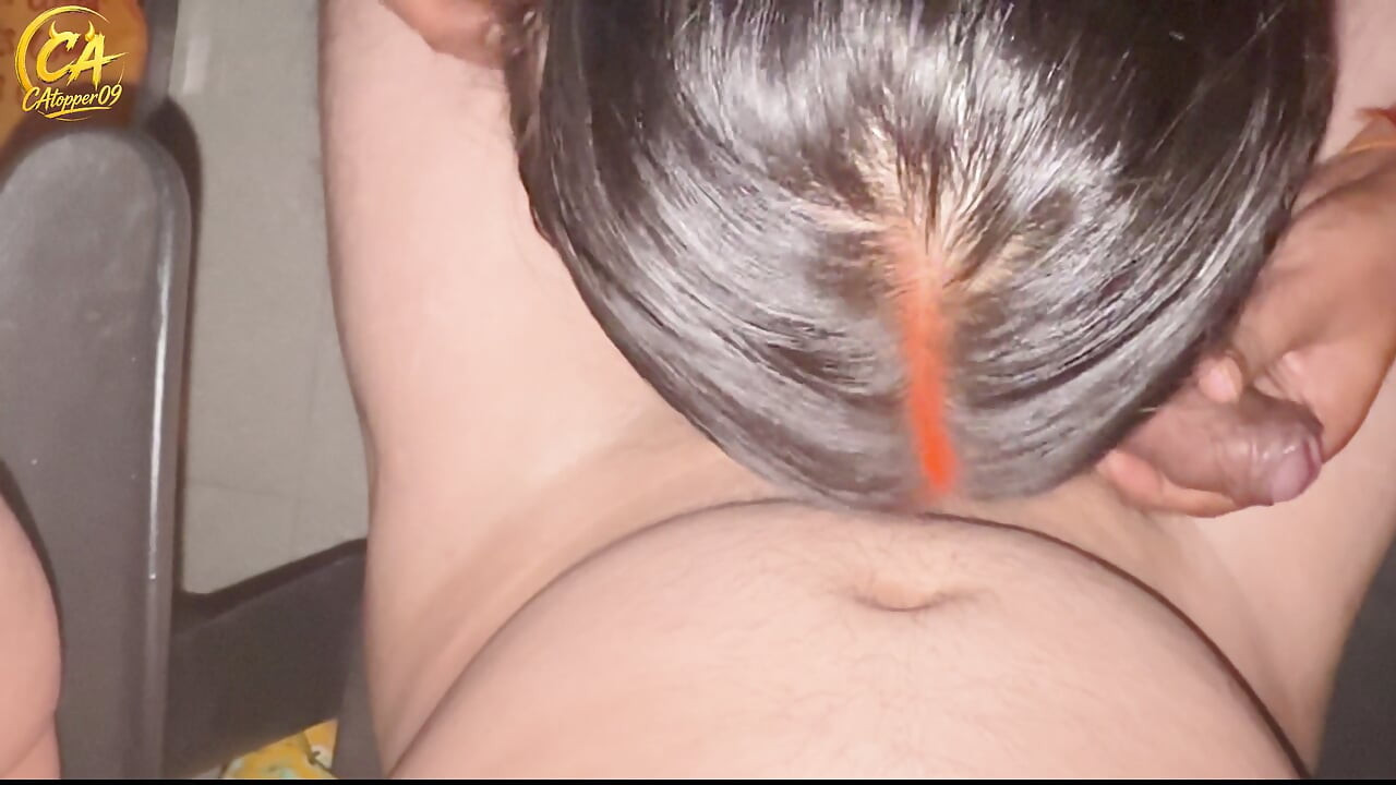 Mijn geile Indiase stiefzus neuken 's nachts voordat ze me een pikmassage geeft
