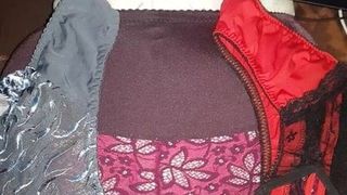 Crossdresser sborrata in mutandine di 52 anni suocera