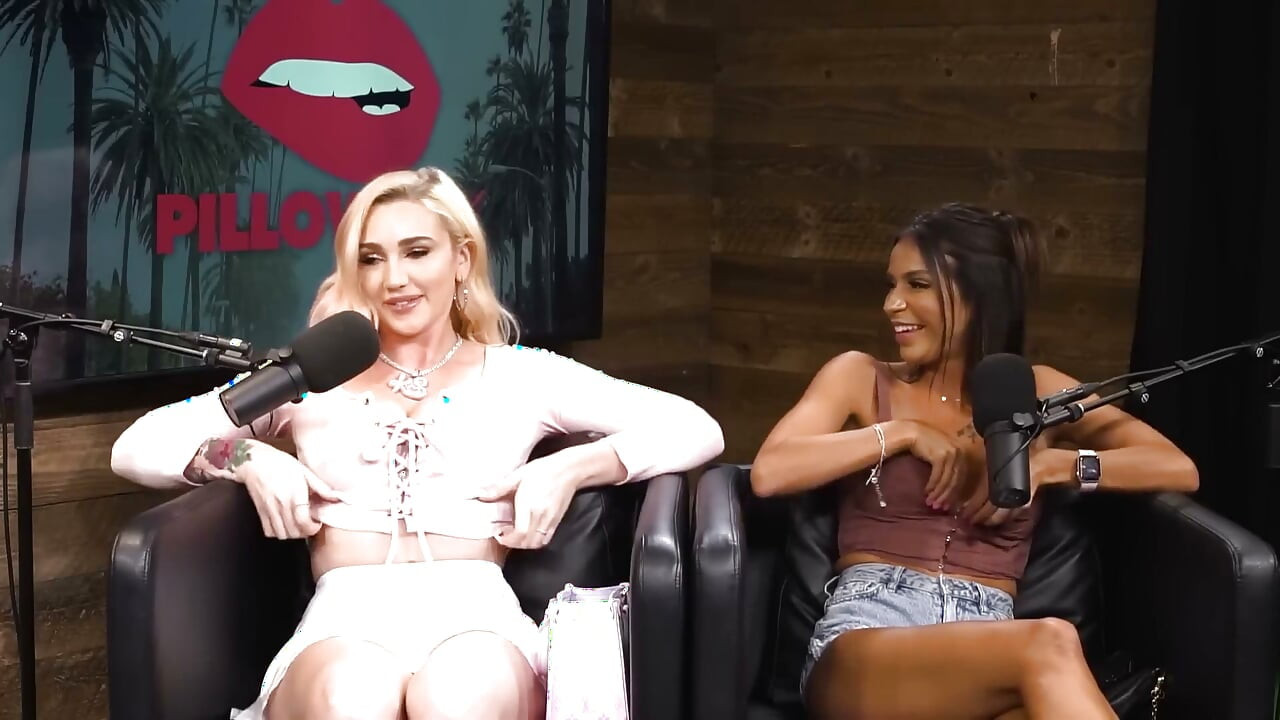 De 'Library Girl' Viral Webcam Video a Brazzers