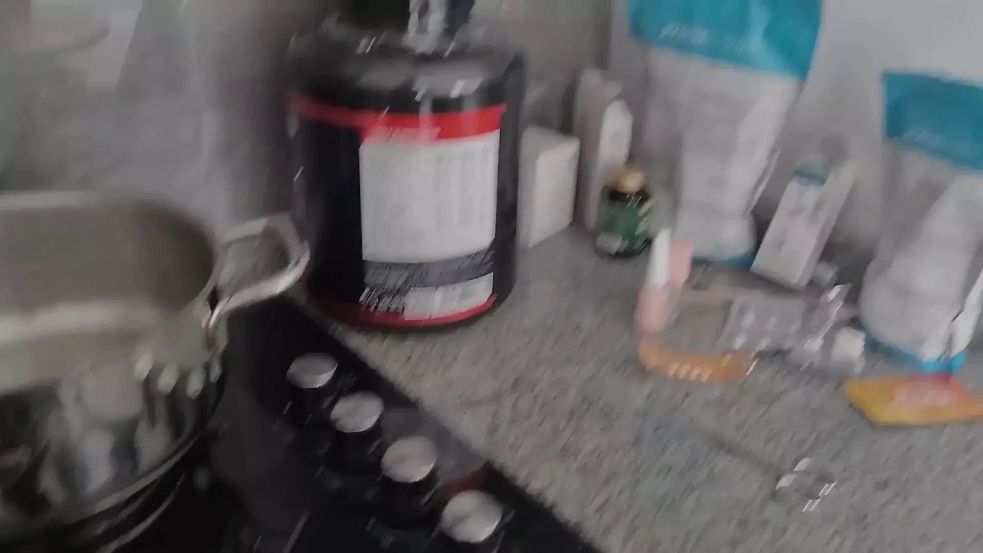 Kurirflickan förväntade sig inte att hon skulle knullas hårt i röpan under leverans!
