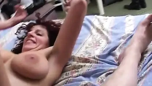 Milf berambut merah yang luar biasa kacau dengan sangat keras
